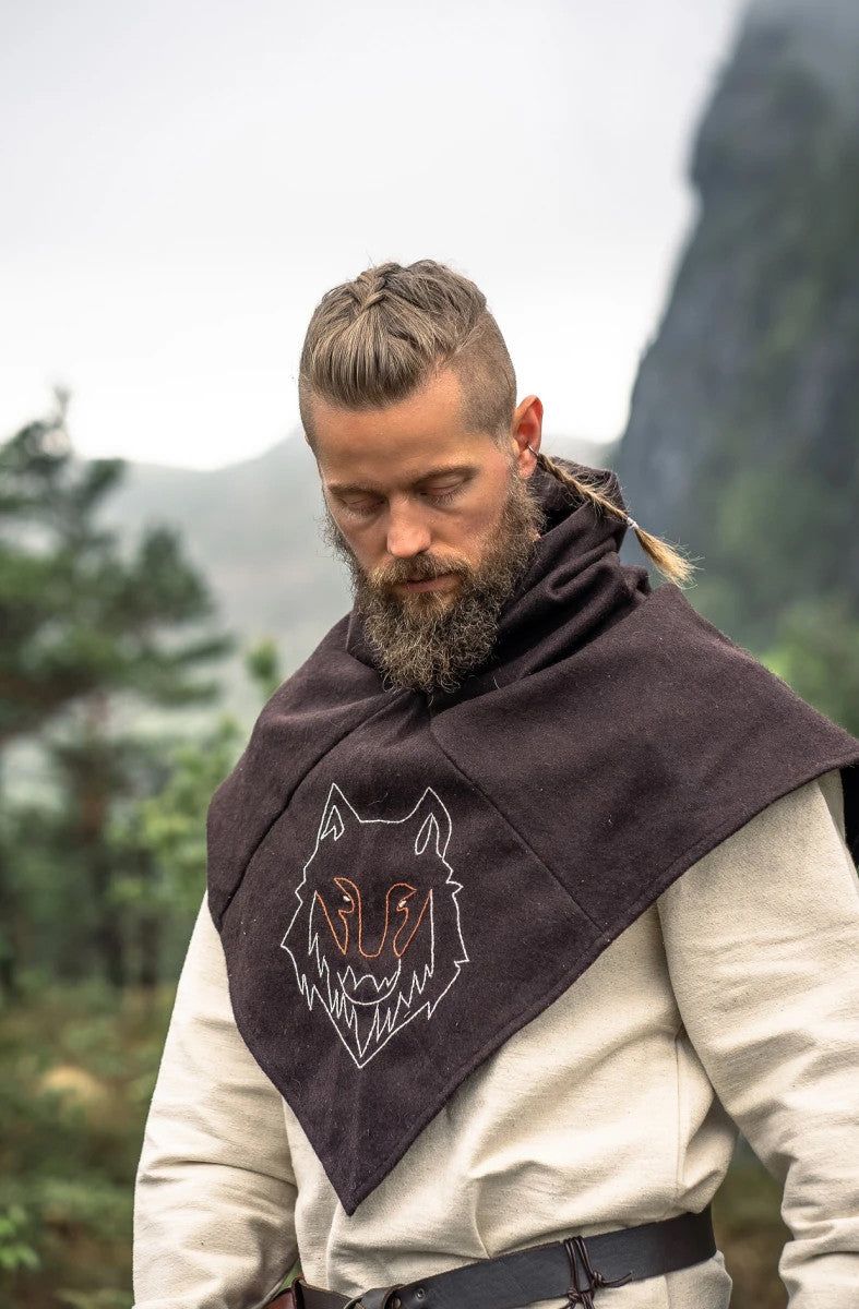 Gugel vikingo marrón cabeza lobo modelo Haldan