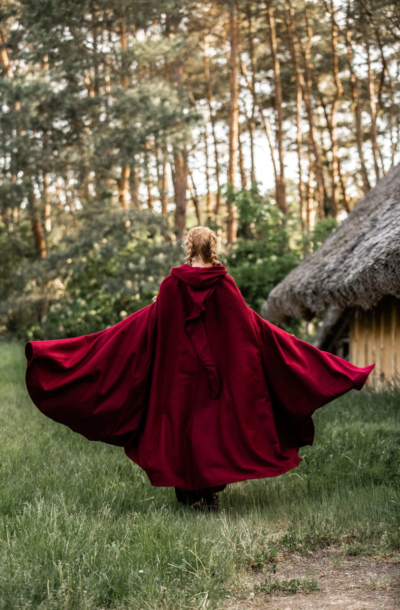 Capa medieval larga modelo Hervir, rojo 131 cm.