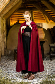 Capa medieval larga modelo Hervir, rojo 131 cm.