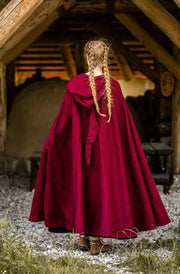 Capa medieval larga modelo Hervir, rojo 131 cm.