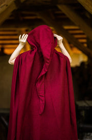 Capa medieval larga modelo Hervir, rojo 131 cm.