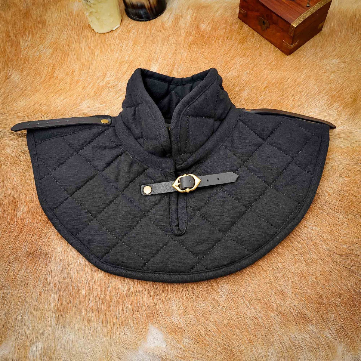 Gorjal medieval negro acolchado cuello alto en algodón