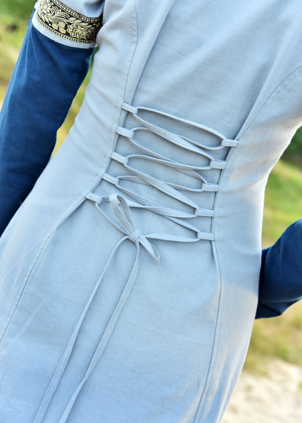 Vestido Medieval Leonor en azul-gris