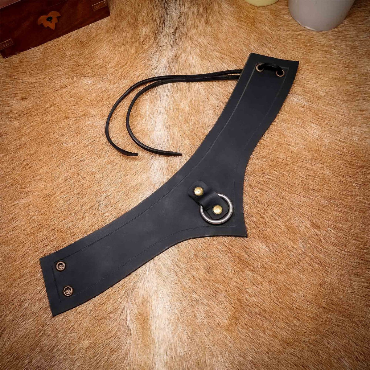 Collar medieval de cuero con anilla