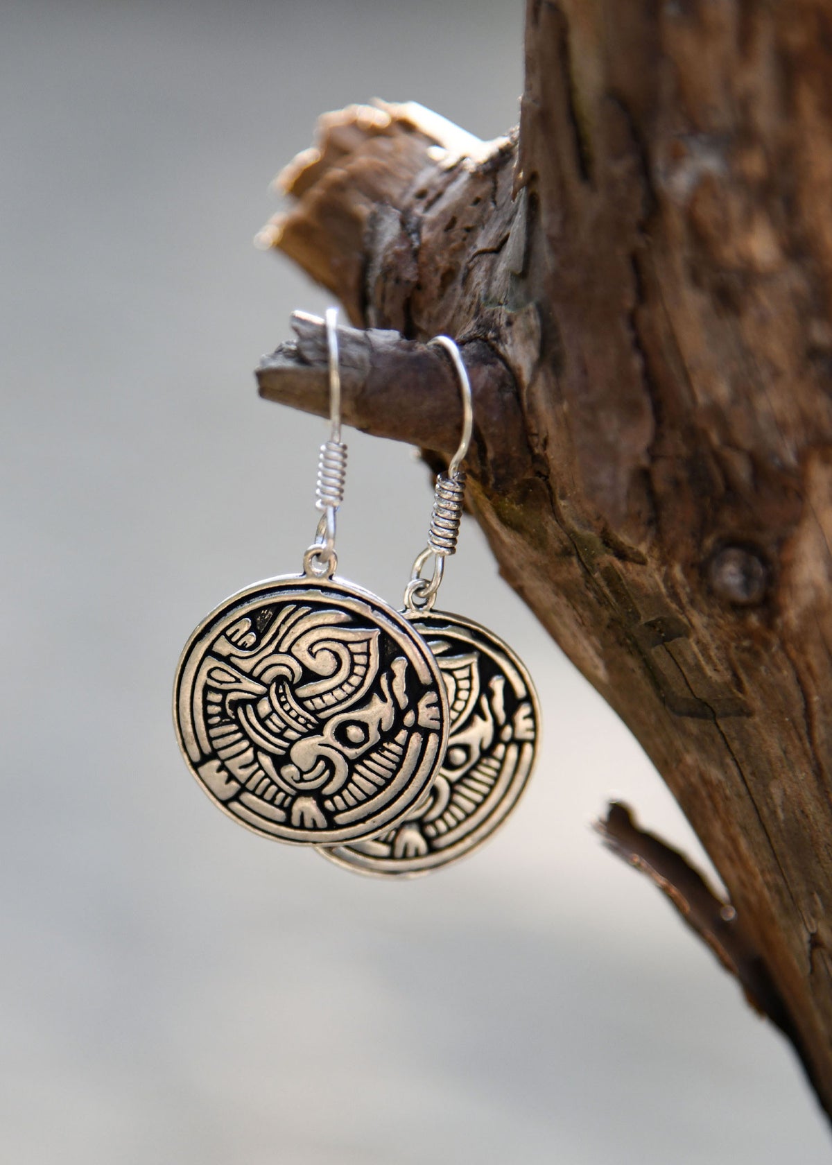 Pendientes vikingos en latón plateado