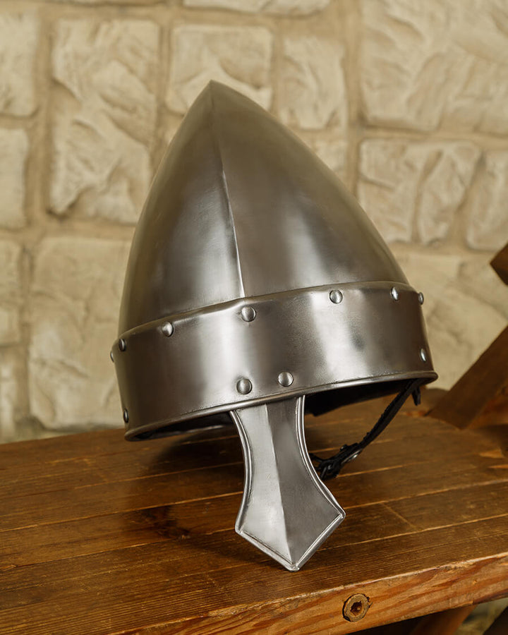 Casco normando con nasal modelo Baldric, acero pulido