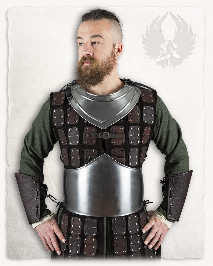 Pancera medieval modelo Friederich, acabado pulido