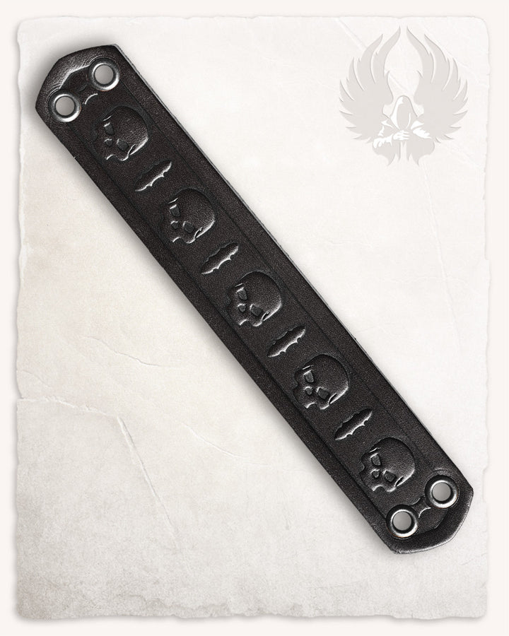 Pulsera pequeña gótica de calaveras y espadas, cuero negro