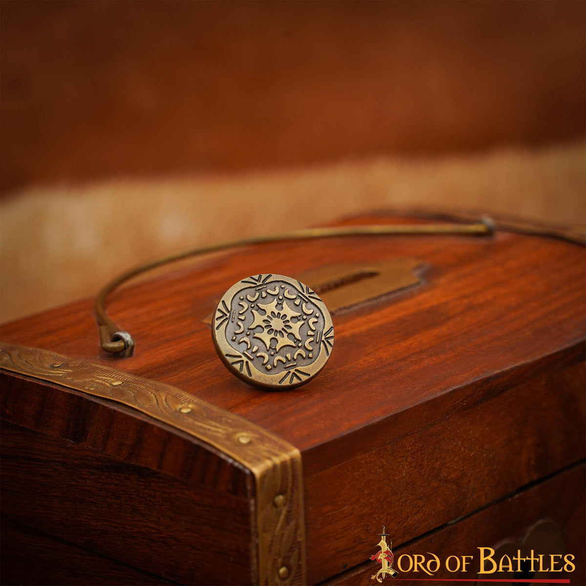 Chapa decorativa latón antiguo, diseño Floral