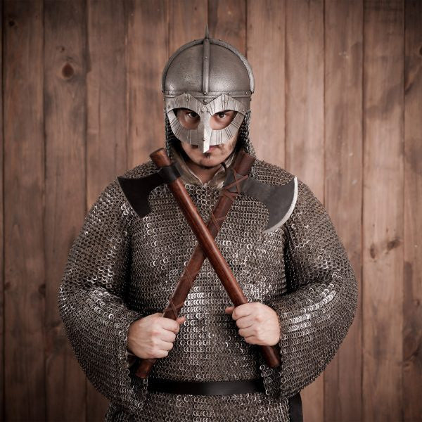 Casco vikingo modelo Gjermundbu, con forro de cuero