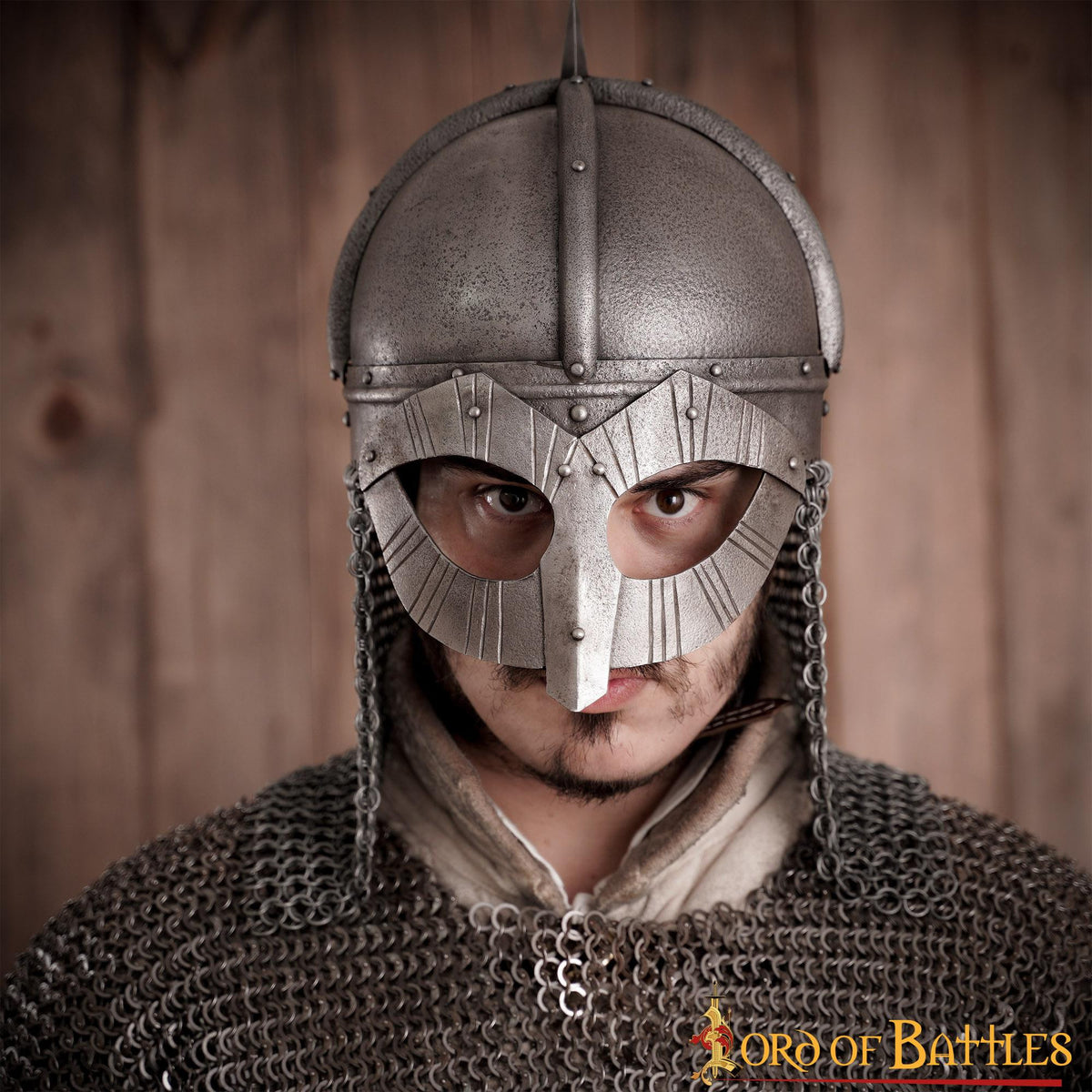 Casco vikingo modelo Gjermundbu, con forro de cuero