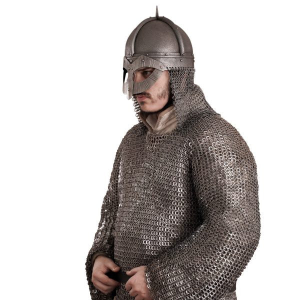 Casco vikingo modelo Gjermundbu, con forro de cuero