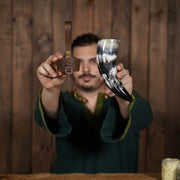 Cuerno vikingo para beber con tahalí de cuero