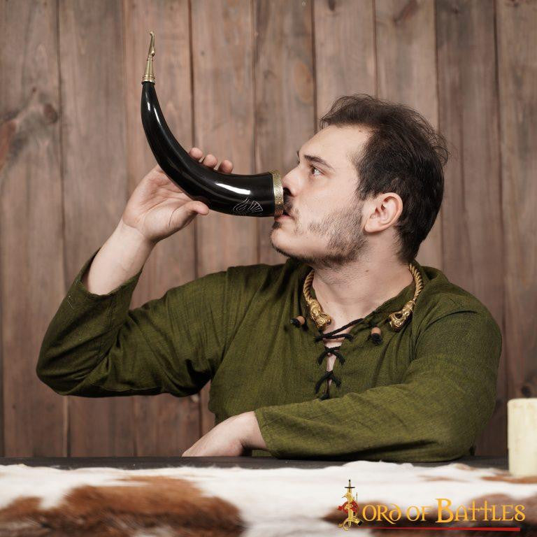 Cuerno vikingo para beber modelo Cuervos gemelos