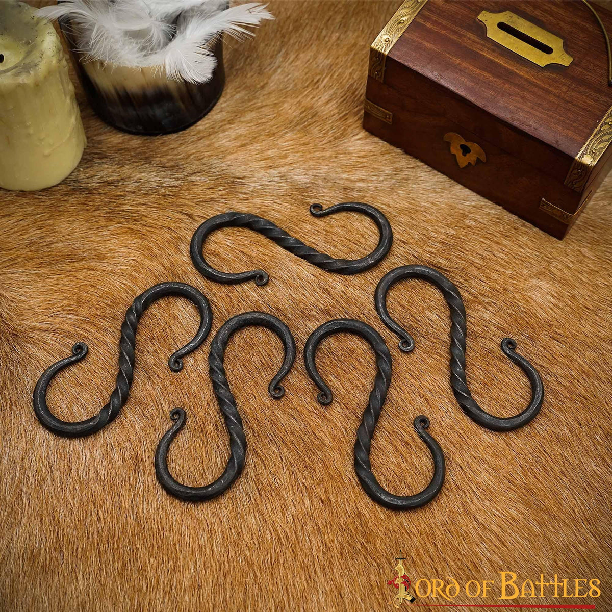 Gancho medieval para colgar utensilios de cocina