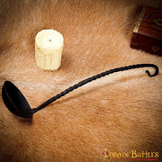 Cucharón medieval de hierro forjado