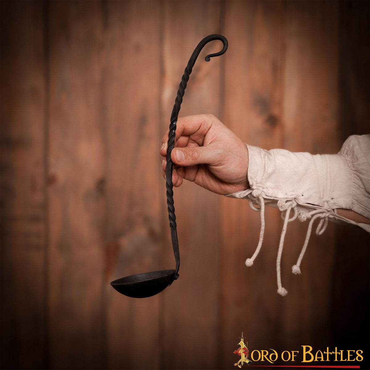 Cucharón medieval de hierro forjado