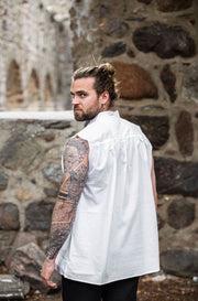 Camisa medieval blanca sin mangas