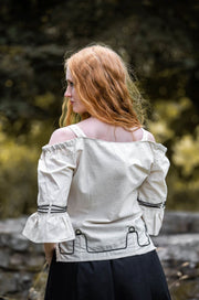 Blusa medieval crema con bordados
