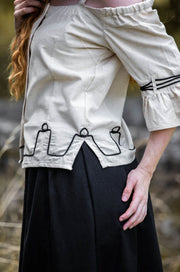 Blusa medieval crema con bordados