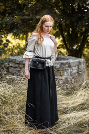 Blusa medieval crema con bordados