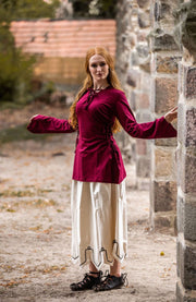 Blusa medieval Lea Roja con capucha