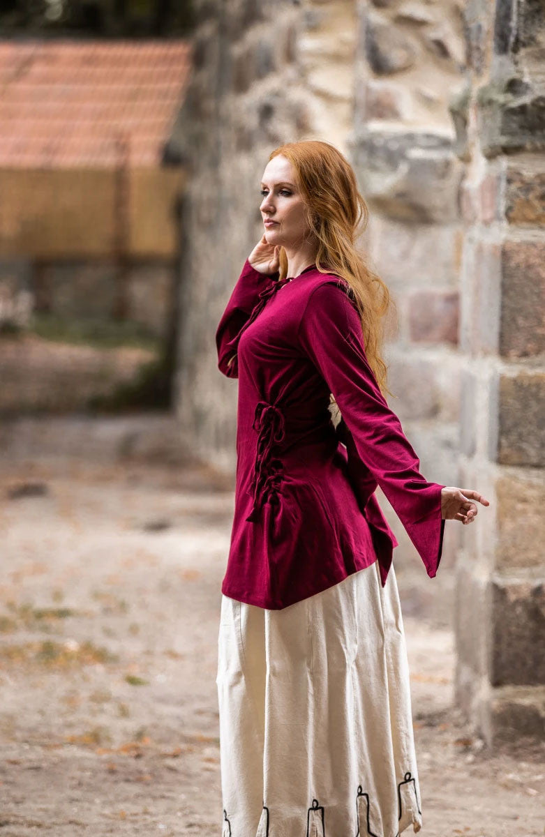 Blusa medieval Lea Roja con capucha