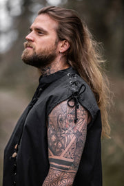 Camisa medieval negra sin mangas