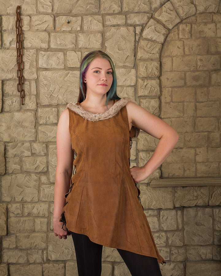 Vestido medieval con capucha modelo Freya, marrón
