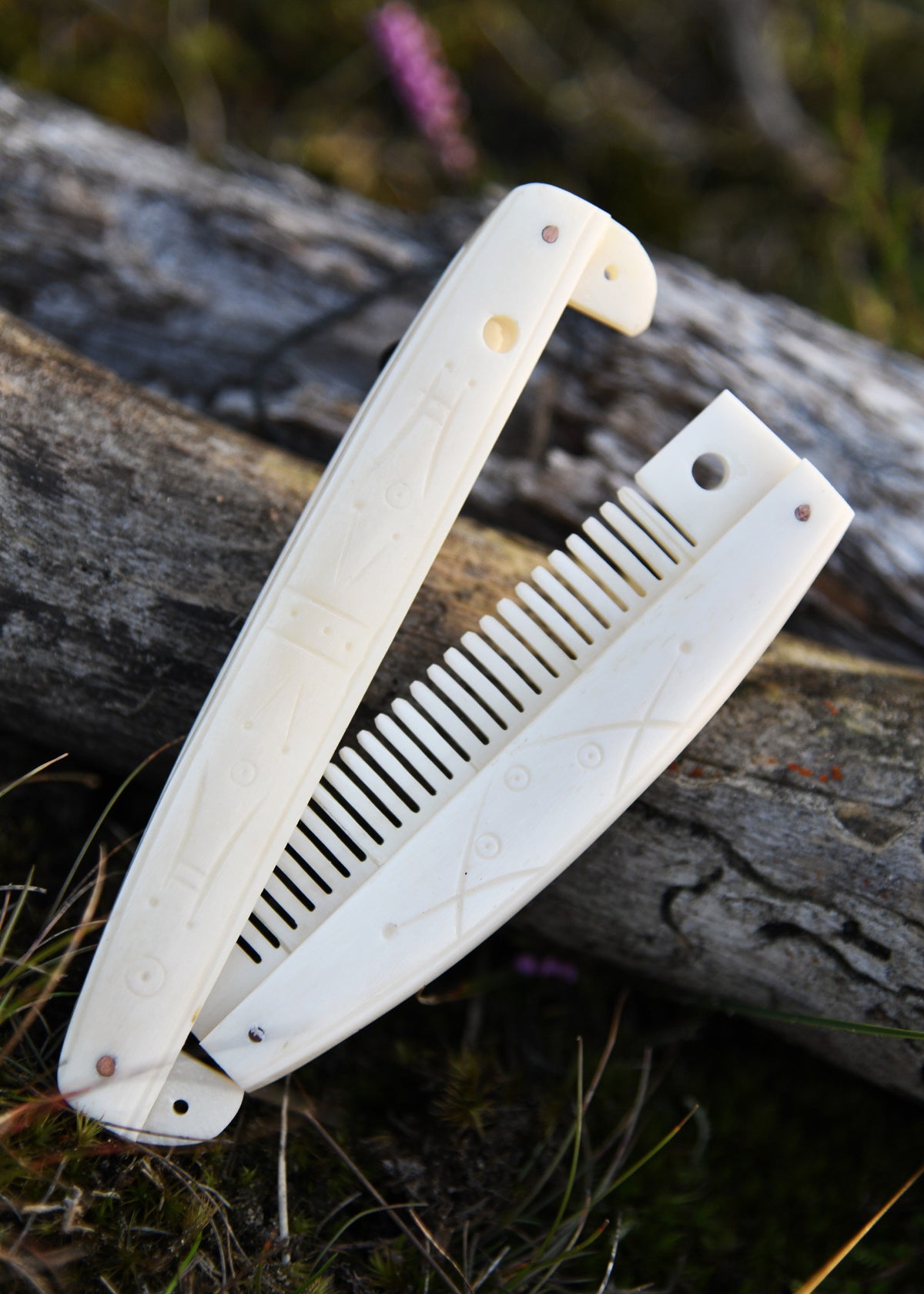 Peine medieval en hueso (12 cm.)