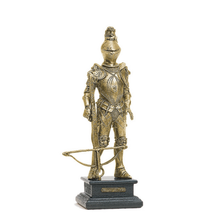 Figura de guerrero del siglo XVI con ballesta en miniatura, 23 cm.