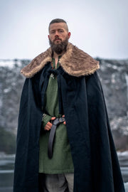 Capa vikinga modelo Janne, color negro
