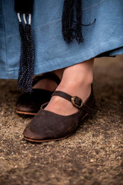 Zapatos medievales de mujer modelo Cecilie, marrón