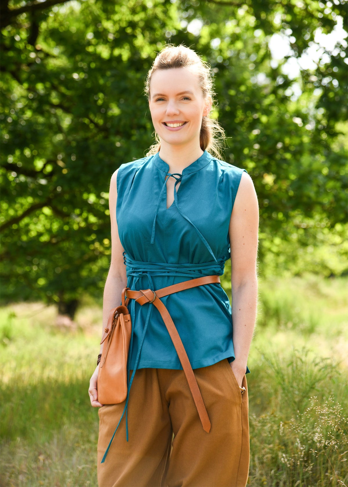 Blusa medieval modelo Levke en algodón, color azul