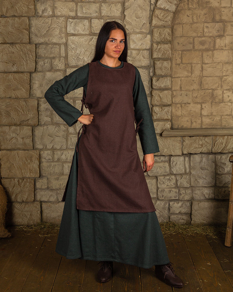 Delantal medieval de campesina modelo Ormhild, color marrón