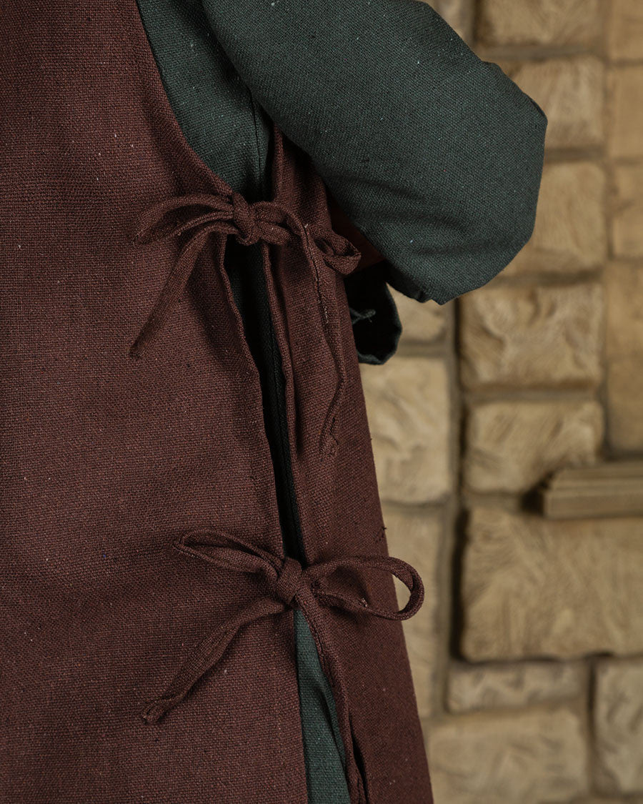 Delantal medieval de campesina modelo Ormhild, color marrón