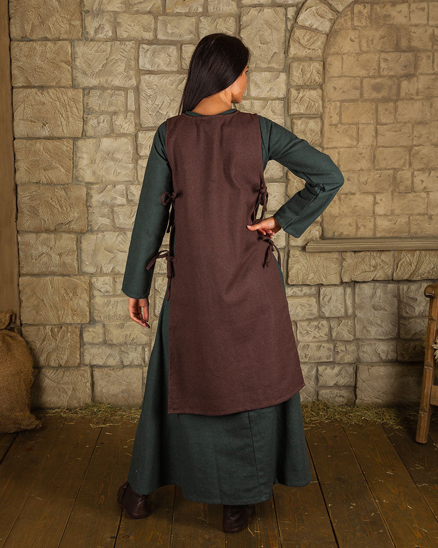 Delantal medieval de campesina modelo Ormhild, color marrón