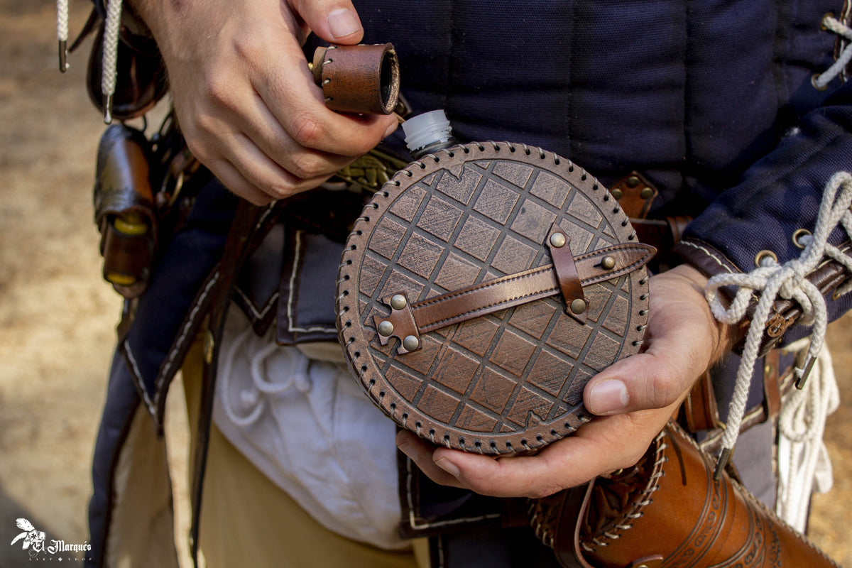 Cantimplora Explorer medieval en cuero