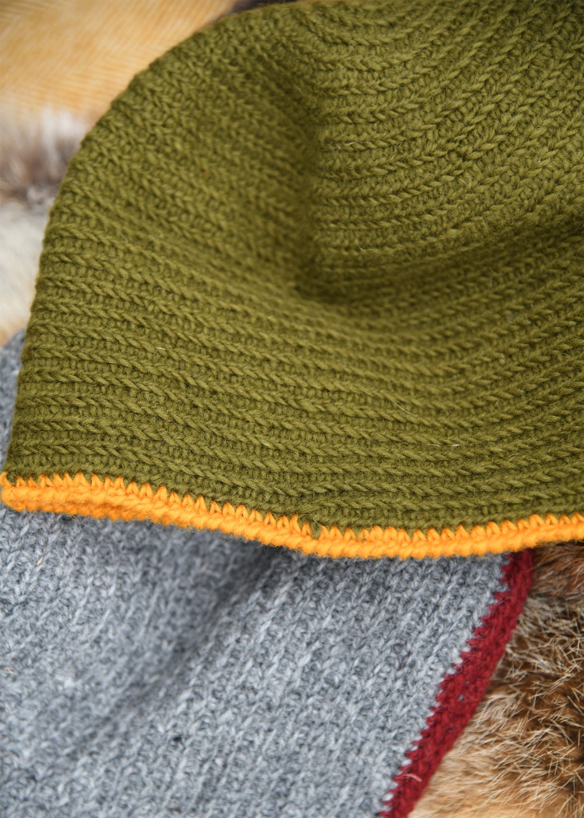 Gorro de lana crochet, verde-amarillo