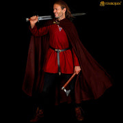 Capa medieval en lana con capucha y broche