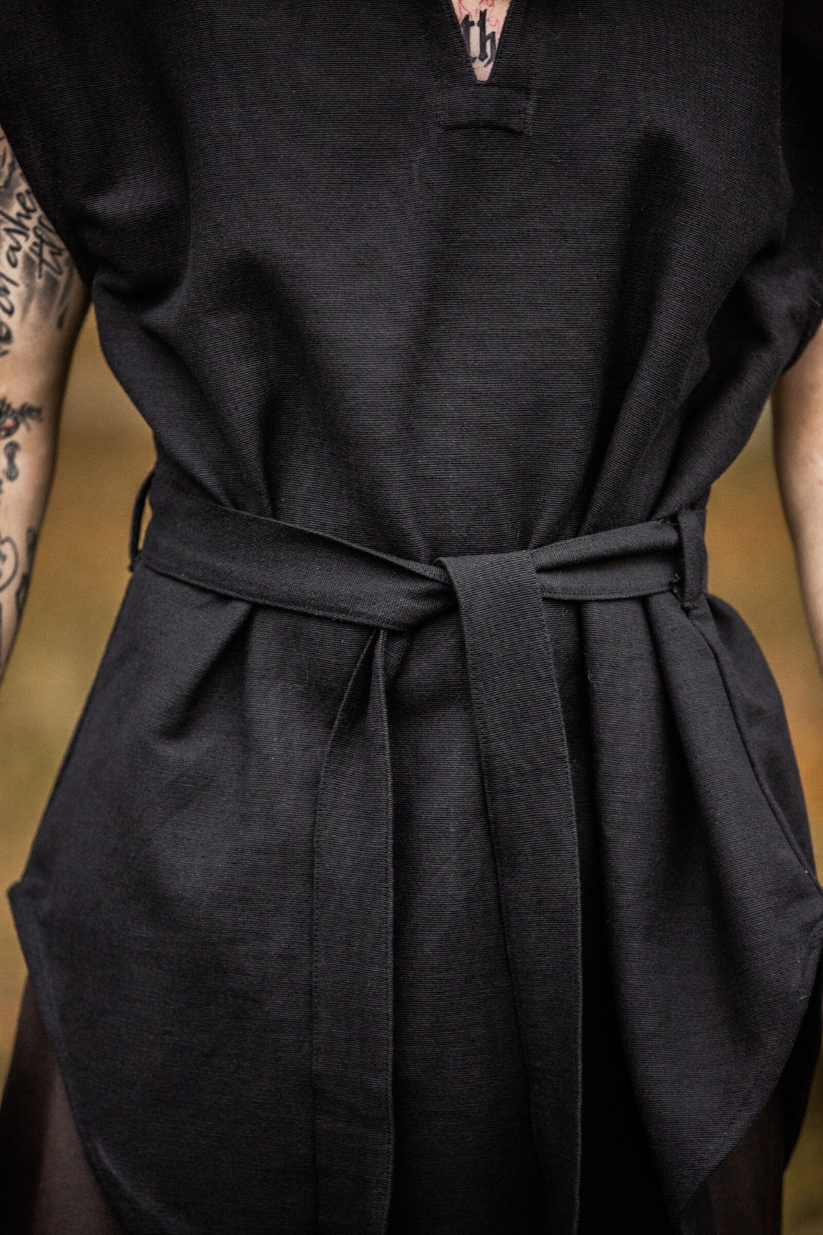 Túnica medieval negra de arquero modelo Aldón, unisex