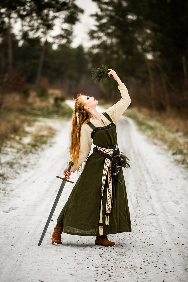Sobrevestido vikingo Alena en lino, color Verde Oliva