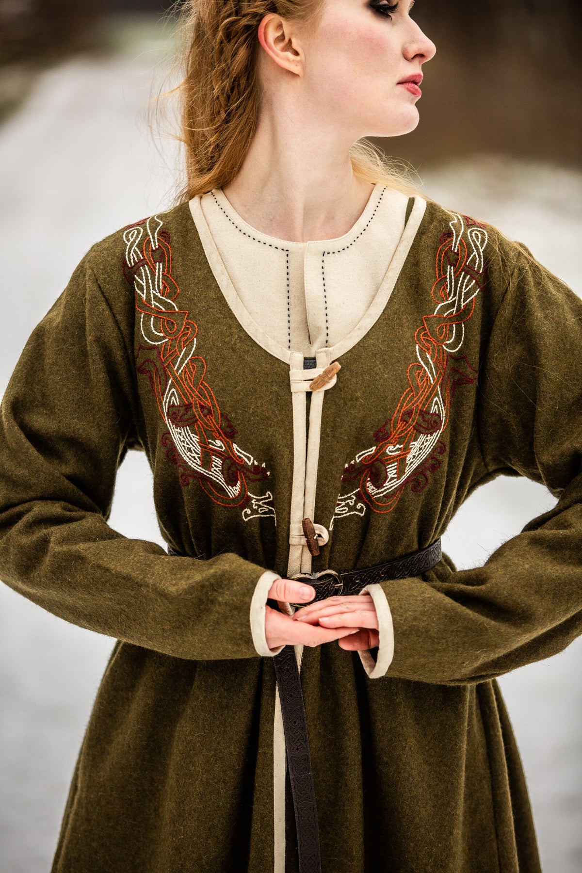 Abrigo vikingo para mujer modelo Birka Skadi, verde oliva
