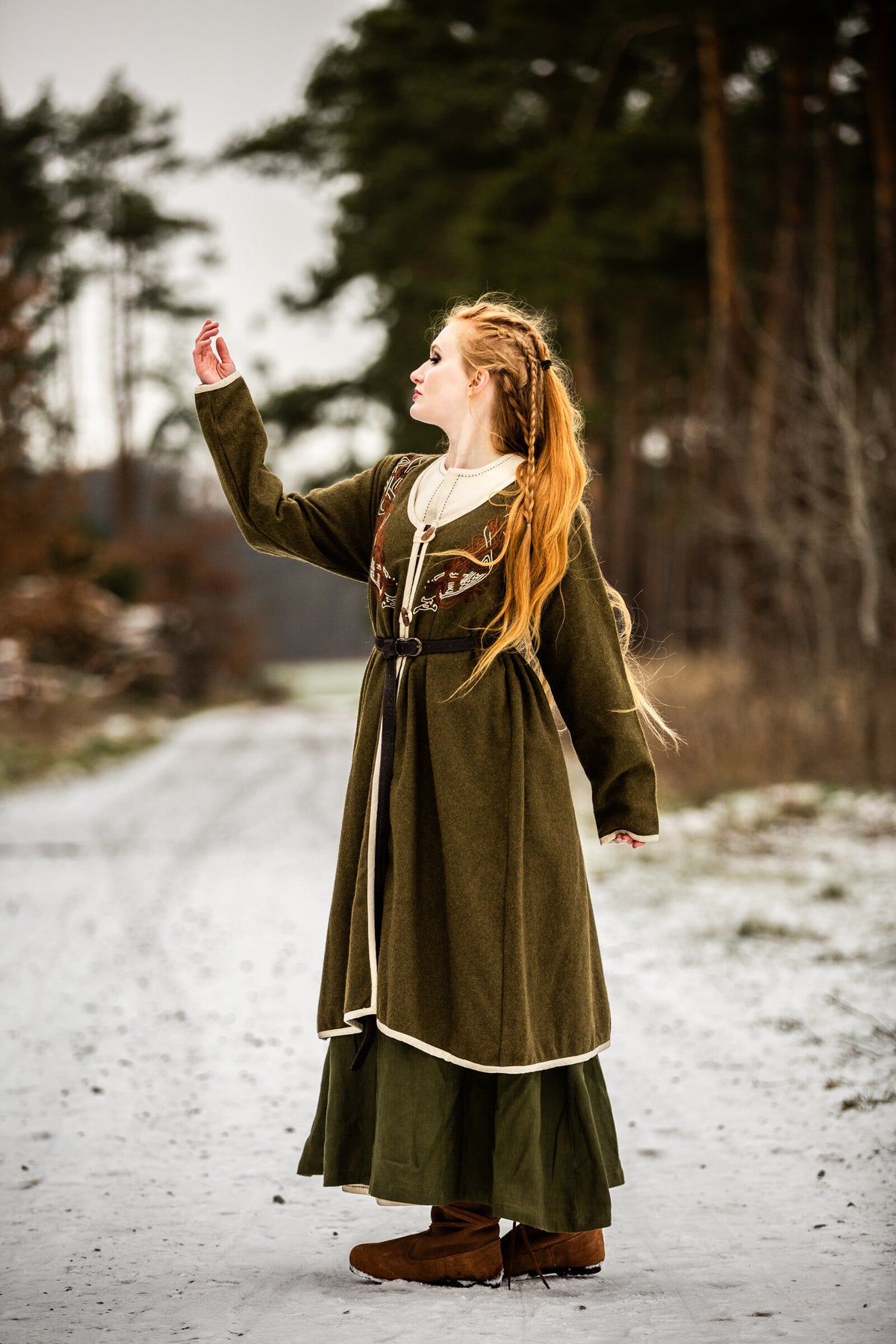Abrigo vikingo para mujer modelo Birka Skadi, verde oliva