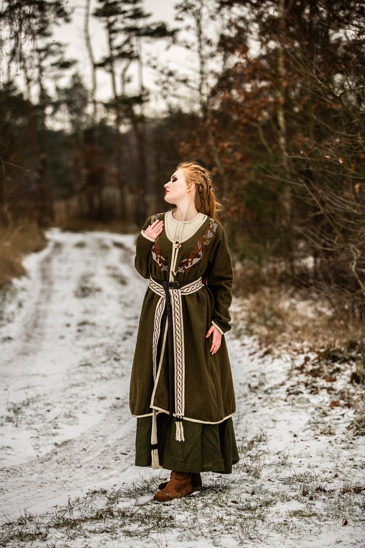 Abrigo vikingo para mujer modelo Birka Skadi, verde oliva