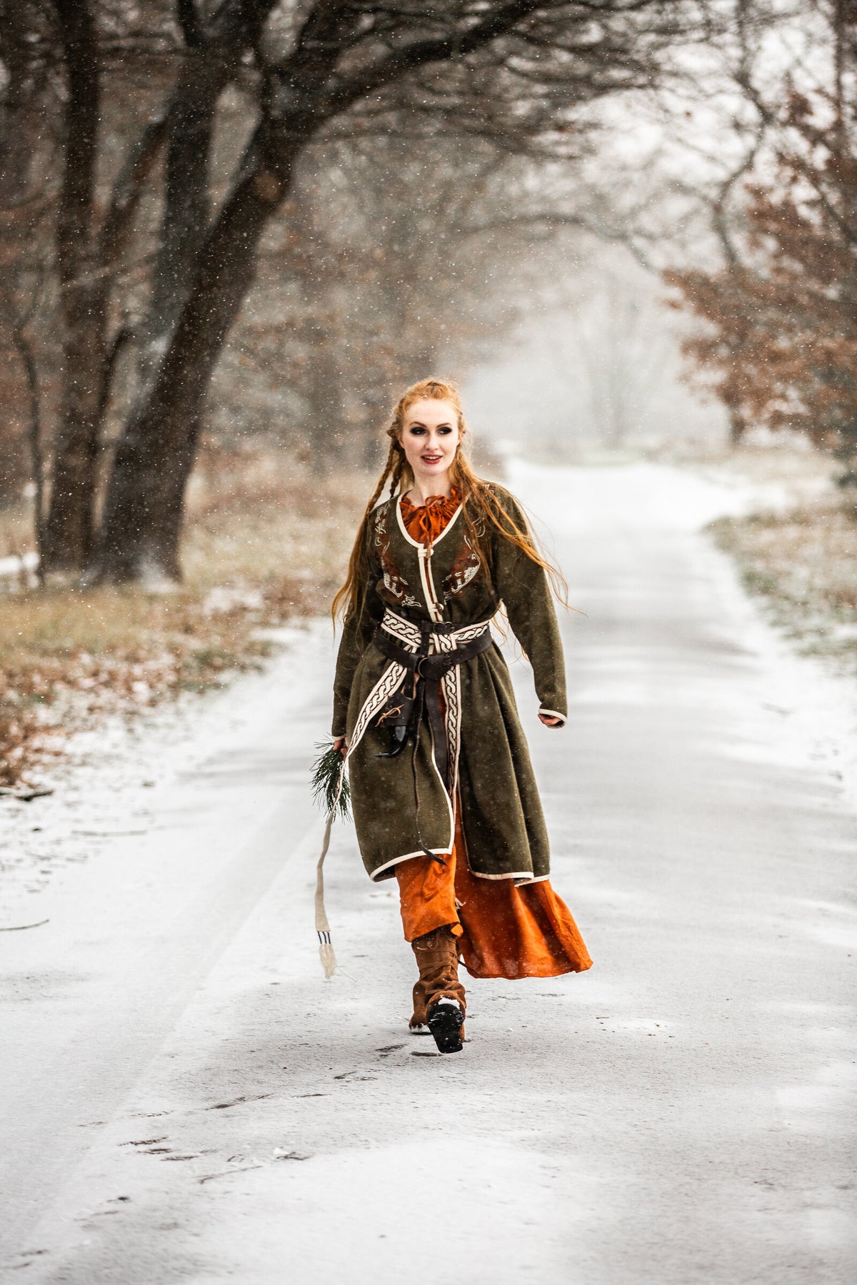 Abrigo vikingo para mujer modelo Birka Skadi, verde oliva