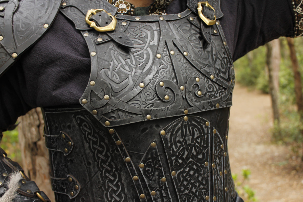 Peto vikingo en cuero modelo Baldur, negro
