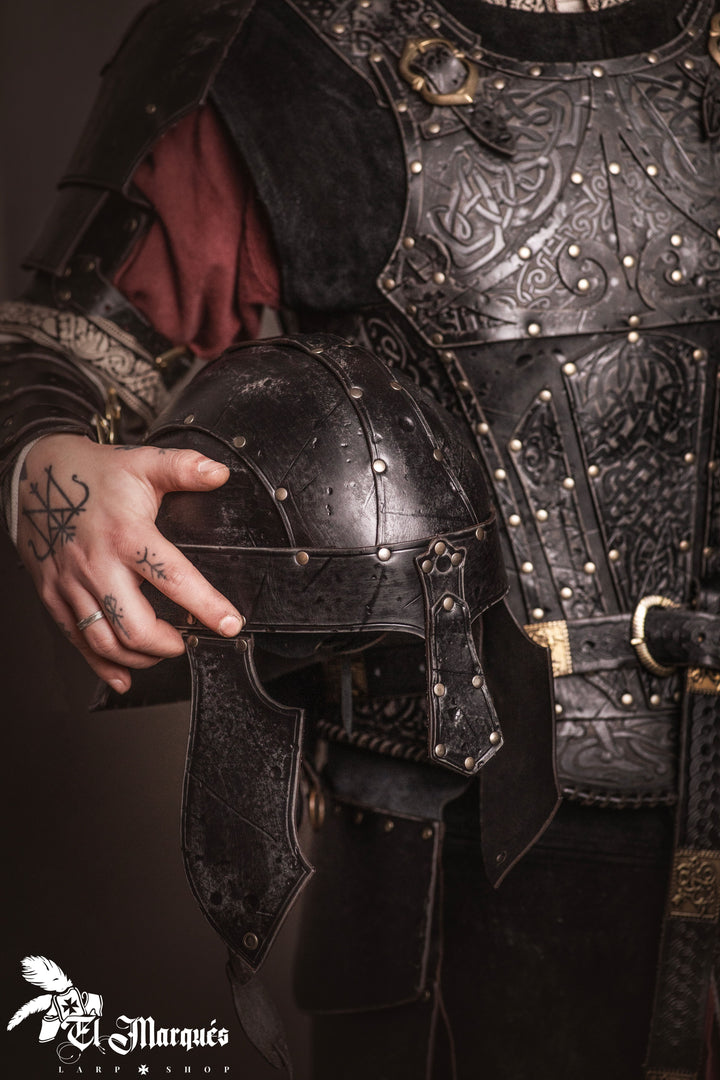 Casco Spangenhelm Baldur en cuero, sin grabados