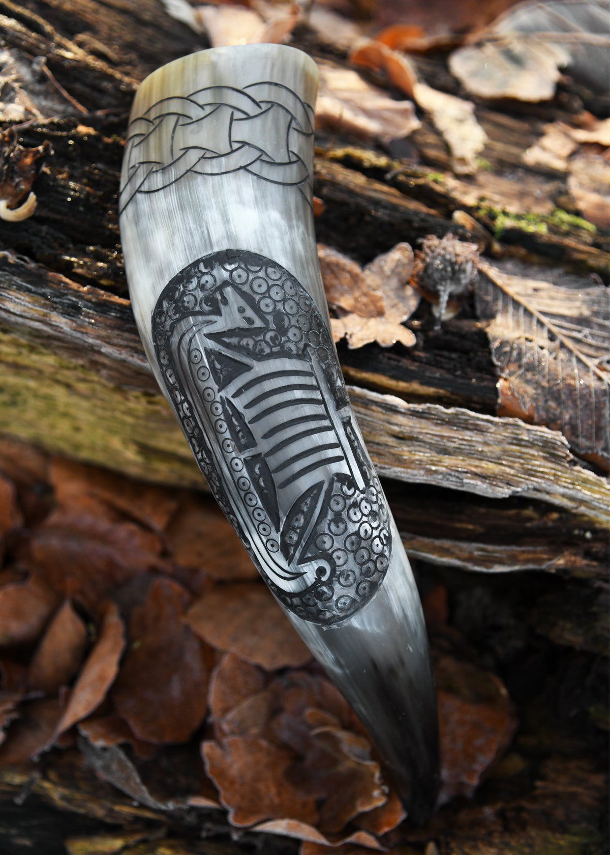 Cuerno para beber grabado Barco vikingo