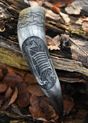 Cuerno para beber grabado Barco vikingo